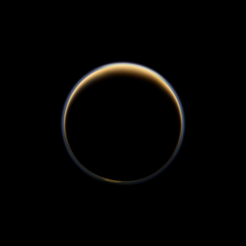 Illustration for article titled Holy crap, these true-color photographs of Saturn are gorgeous